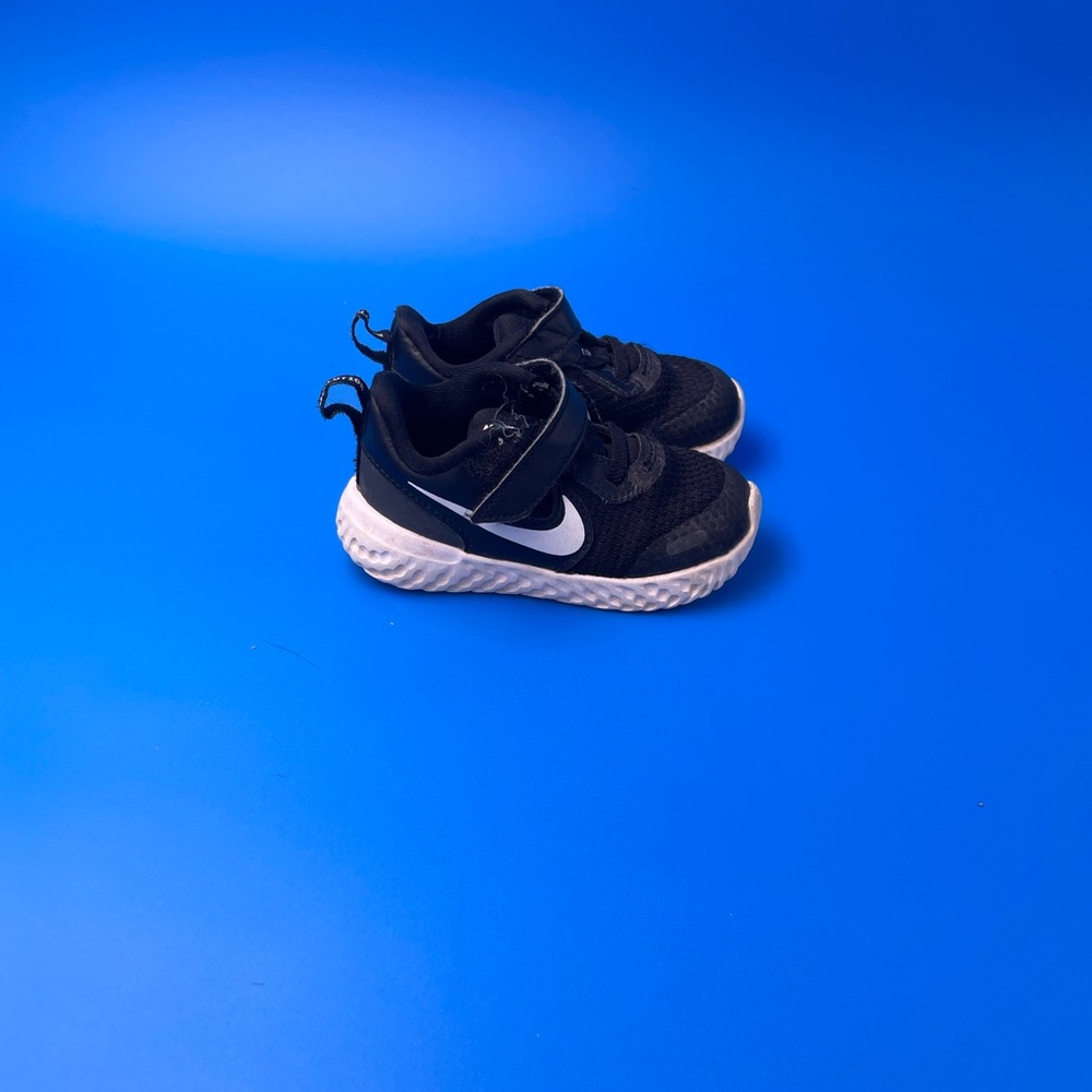 Baby Nike sneakers 6C Black and White Athletic Shoes